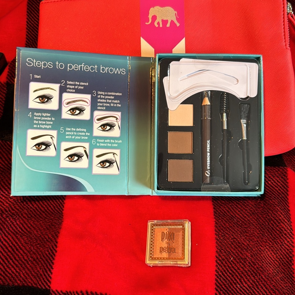 Gorgeous makeup bag with Gerardo colors perfect brows kit and sample eyeshadows! - Picture 2 of 10